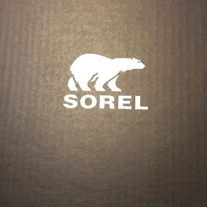 BRAND NEW-Woman’s size 8 1/2  black puffy mid boot